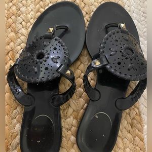 Black jelly sandals